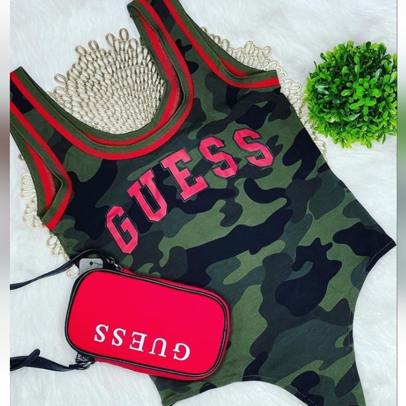 Guess Tops - One Piece Guess Camo Bodysuit L NEW Pantiblusa